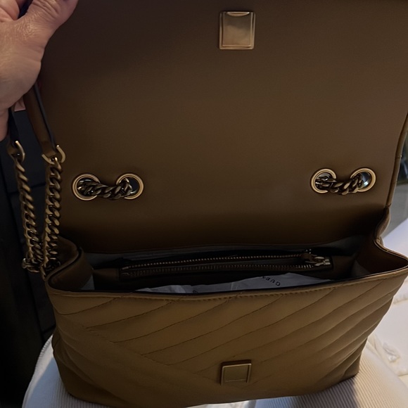 Tory Burch Women's Kira Chevron Convertible Shoulder bag . - Picture 4 of 12